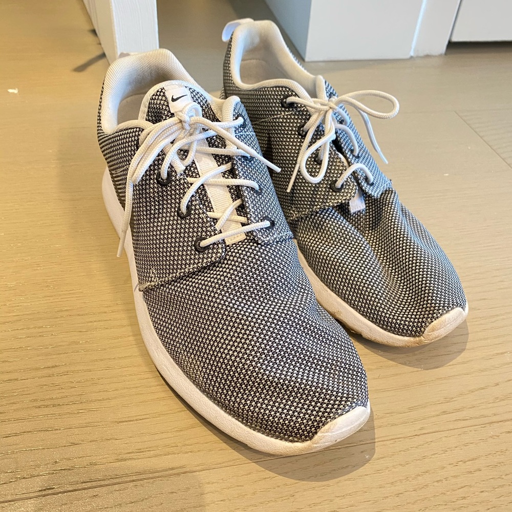 Nike Roshe men’s shoes